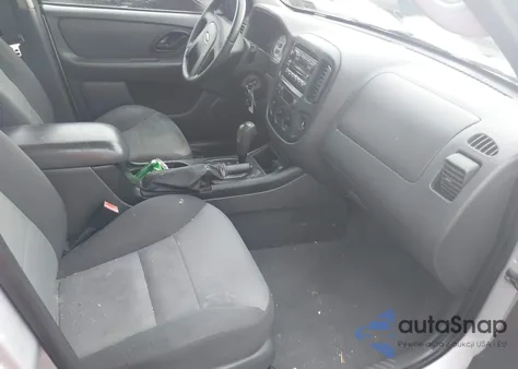 2005 Ford Escape Xls z USA, uszkodzony, nr VIN 1FMYU02ZX5DA09092